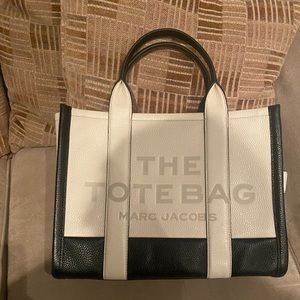 *New Without Tags* Marc Jacobs Leather The Tote bag